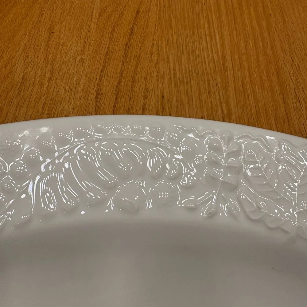Pier 1 leaf patterned large platter, pattern PER 190 in white on white